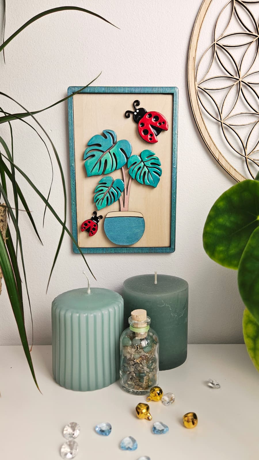 Cadre enchanté – Les Coccinelles et la Monstera – Image 2